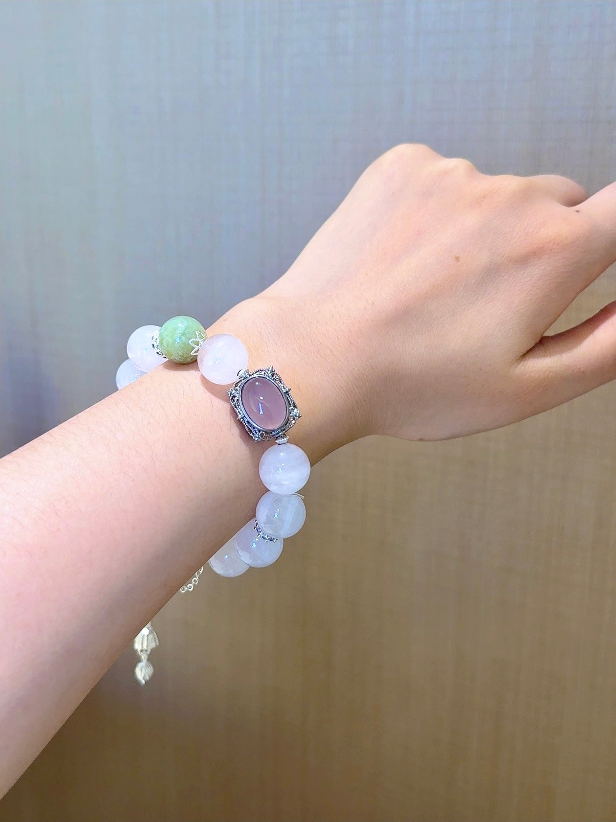 ▫️▪️ White ghost Xiuyu powder crystal magic box bracelet